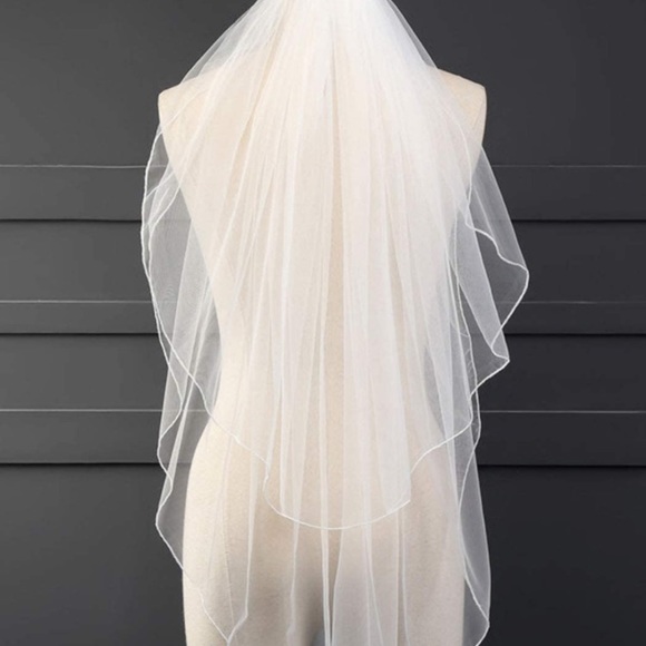 White Two layered Veil - Picture 4 of 8